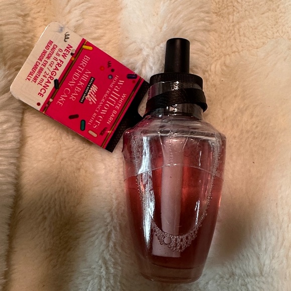 🍰 NEW Milk Bar Birthday Cake Wallflower Refill Bulbs Bath & Body Works - Picture 3 of 3